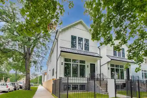 Stunning Six-bedroom Roscoe Village Retreat