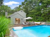 STYLISH CONTEMPORARY HOME BORDERING WILDLIFE SANCTUARY