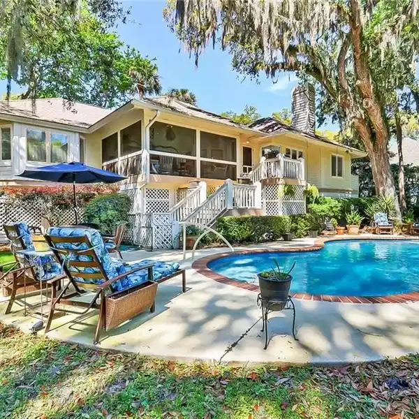 VIBRANT COASTAL LIVING IN PALMETTO DUNES