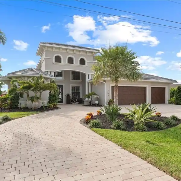 LUXURY GULF ACCESS POOL HOME
