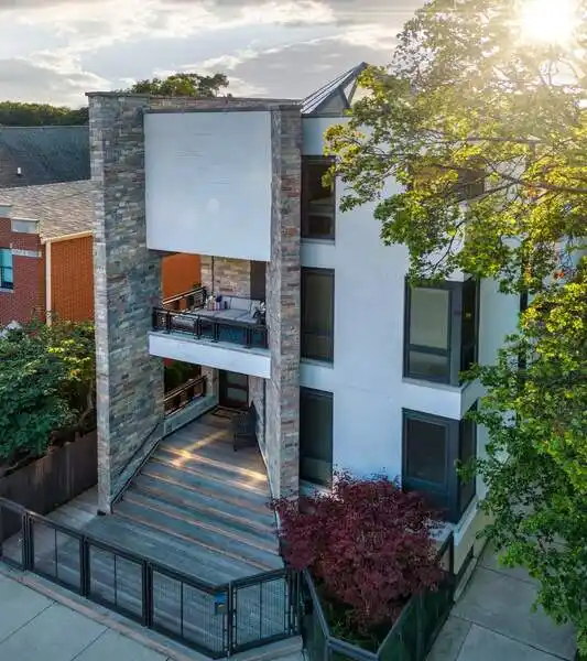 MODERN DESIGN WITH LUXURIOUS COMFORT