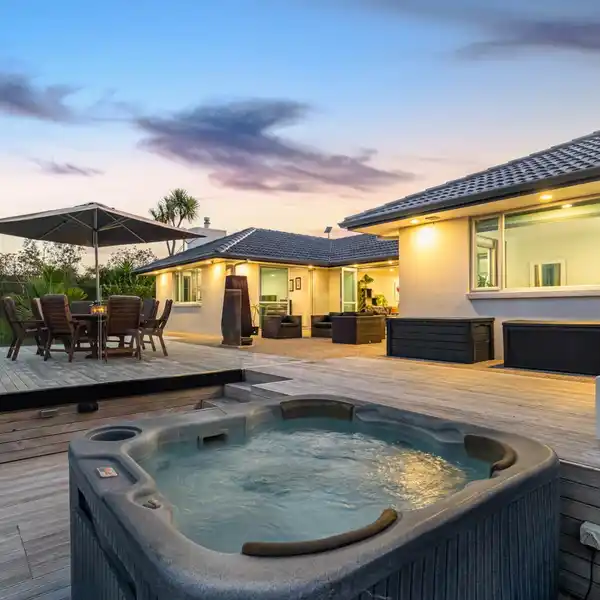 MODERN HOME ON LUSH 2.5 ACRES