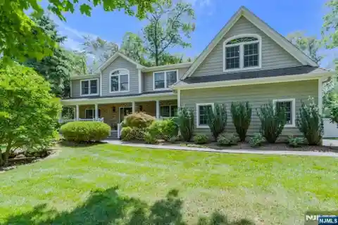 Beautiful Colonial in the Lincoln Section of Wyckoff