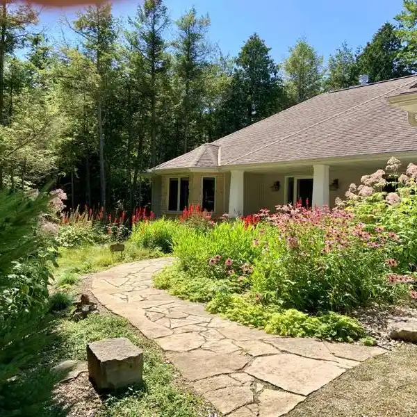 WELL-MAINTAINED ONE-STORY HOME IN MOONLIGHT BAY ESTATES