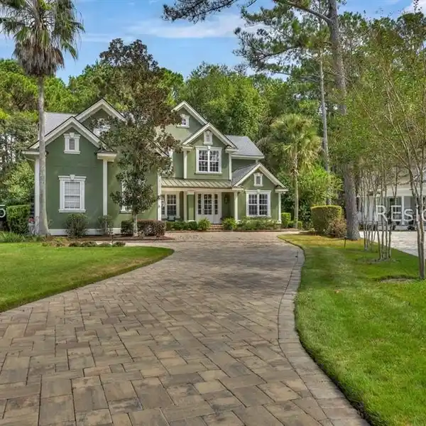 LOWCOUNTRY ELEGANCE WITH MODERN COMFORT