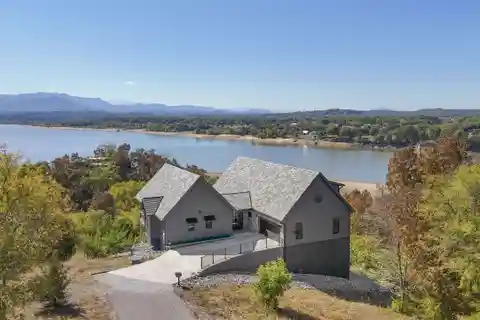 Luxury Lakeview Retreat in Gated Smoky Mountain Community