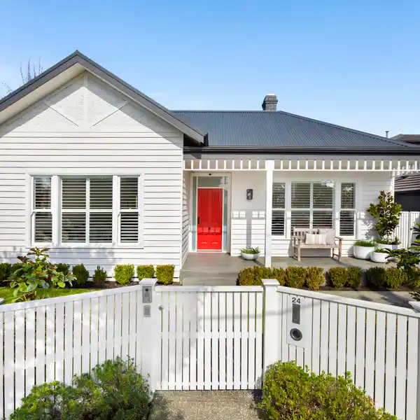 SINGLE-LEVEL HOME WITH REFINED DESIGN