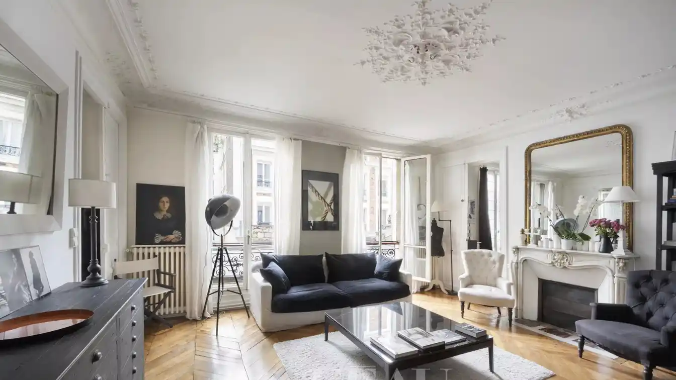 Immaculate Apartment Overlooking Courtyard