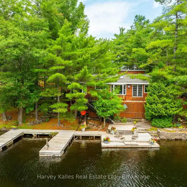 CAPTIVATING AND DILIGENTLY CARED-FOR HOME ON LAKE MUSKOKA