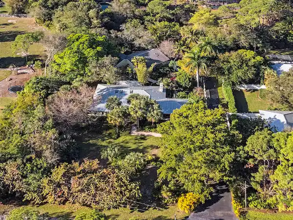 CHARMING RESIDENCE ON A BEAUTIFUL ACRE-PLUS