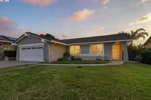 Move-In Ready Gem with No Rear Neighbors