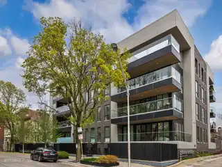 Sophisticated and Spacious Home in East Lincoln Park