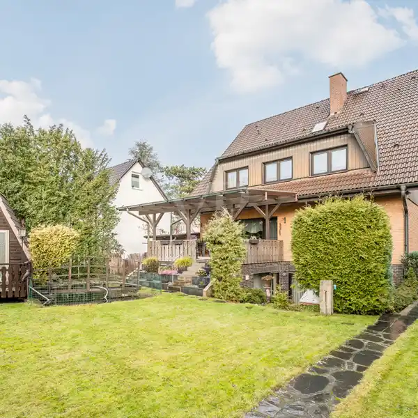 TRANQUIL AND VERSATILE HOME