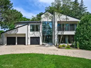 Contemporary Elegance in the Heart of Glencoe
