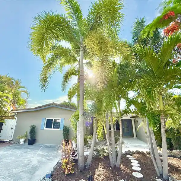 TROPICAL WATERFRONT RETREAT WITH PRIVATE DOCK