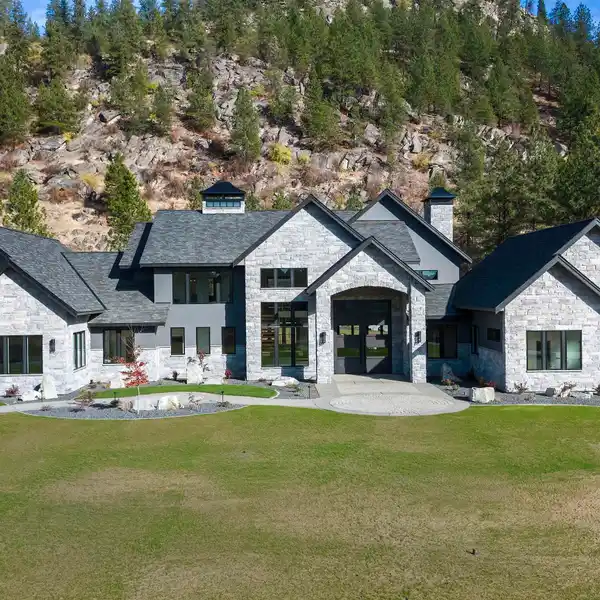MODERN MASTERPIECE ON 20 ACRES