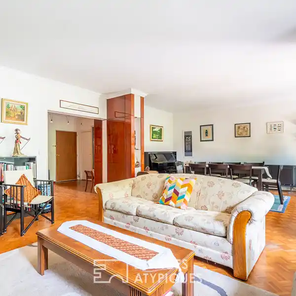 BRIGHT FAMILY HAVEN WITH PARKSIDE BALCONY