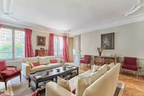 Elegant Ground-floor Apartment with Studio & Parking