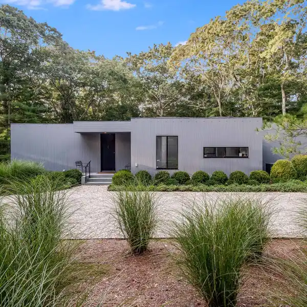 RECENTLY RENOVATED MID-CENTURY MODERN RESIDENCE ON 3.5 ACRES