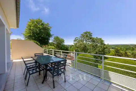 Expansive Living with Stunning Parisian Vistas