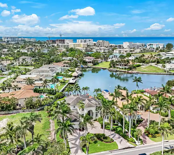 PRESTIGIOUS LOCATION IN THE MOORINGS