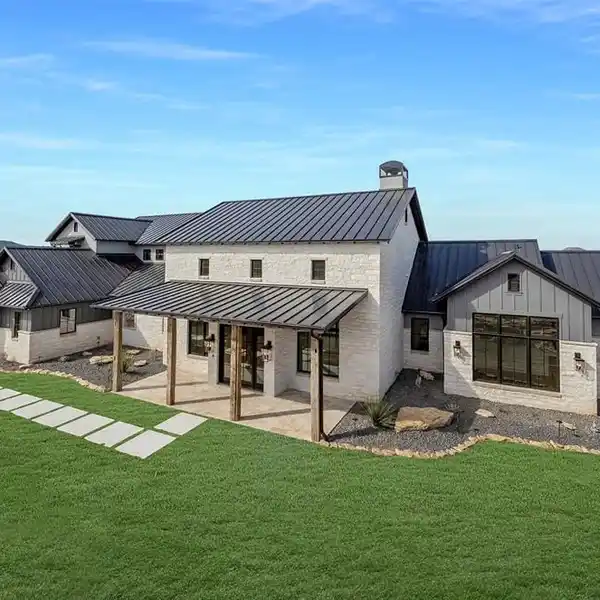 LAKESIDE GRANDEUR IN A NEW POSSUM KINGDOM LAKE HOME