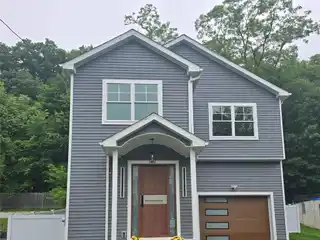 Lovely New Construction in Desirable Woodcrest Heights