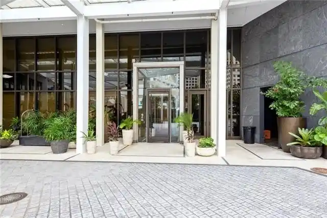 Luxurious Fully Furnished Custom 4 Seasons Condo