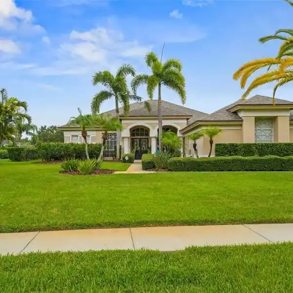 EXCEPTIONAL LUXURY HOME IN MYRTLE POINT OF LANSBROOK