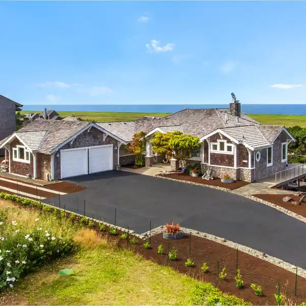 STUNNING CUSTOM-BUILT HOME