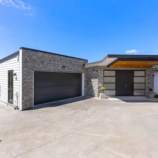 EXTRAORDINARY COASTAL ESTATE OFFERS LIFESTYLE OF PURE LUXURY