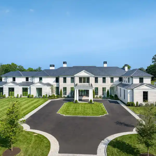 THE PINNACLE OF MODERN LUXURY