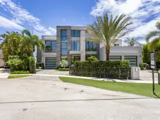 Sleek Modern Lake Rogers Isles Estate