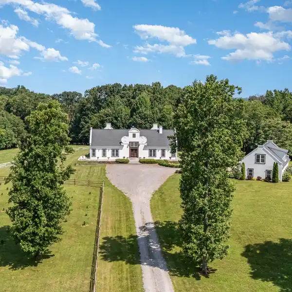 UNPARALLELED COUNTRY LIVING