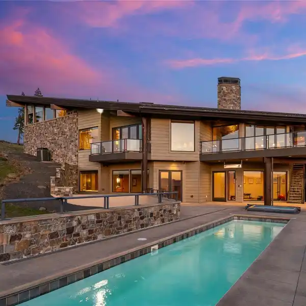 EXTRAORDINARY LOOKOUT MOUNTAIN ESTATE