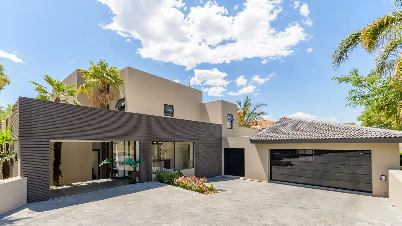 Luxurious Modern Home in the Prestigious Dainfern Golf Estate