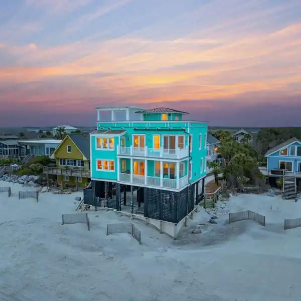 CAPTIVATING OCEANFRONT HOME
