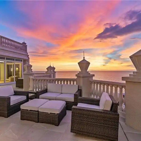 EXTRAORDINARY PENTHOUSE IN THE HEART OF PARK SHORE