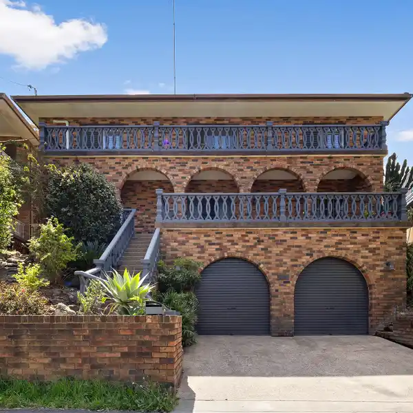 PALATIAL FAMILY HOME