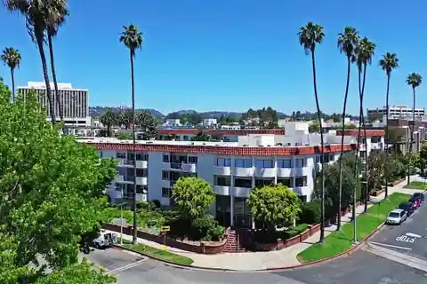 Bright and Spacious Top-Floor Unit in Brentwood