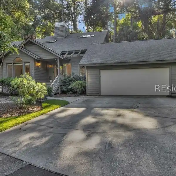 UNLOCK A LUXURY LIFESTYLE