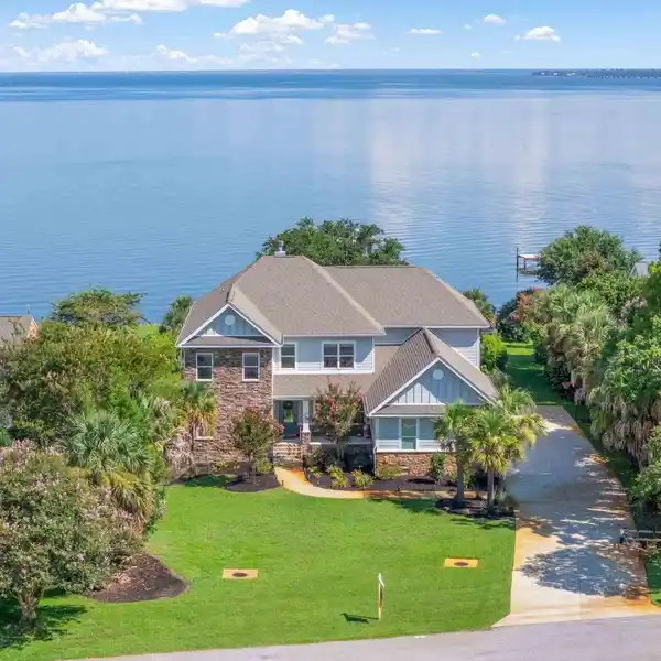 PENSACOLA BAYFRONT LIVING WITH COASTAL FLAIR