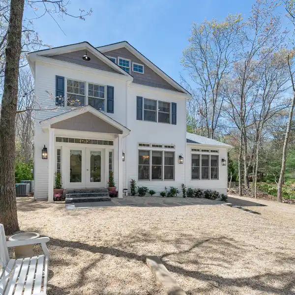 NEWLY BUILT BEAUTY FOR RENT