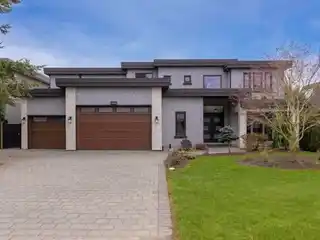 Luxurious Home in the Desirable West White Rock