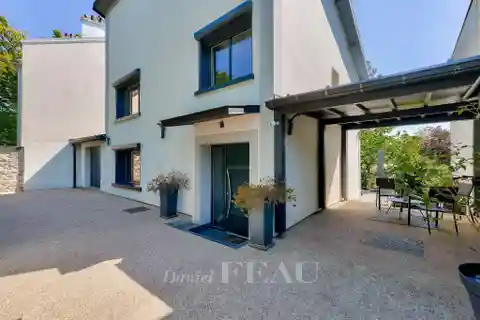 Beautifully Appointed Home with Wood-burner Charm