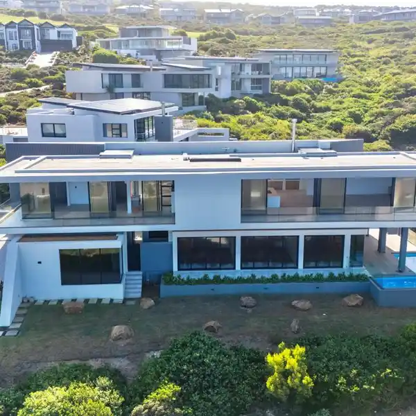 WHERE LUXURY MEETS LANDSCAPE