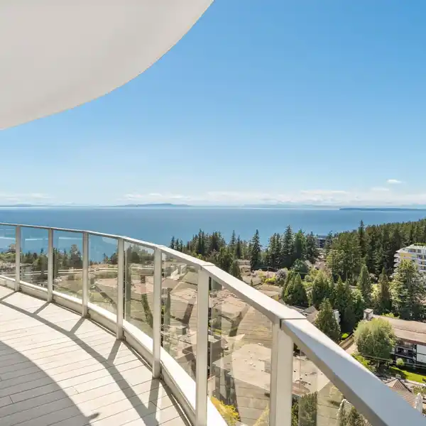 THE PINNACLE OF LUXURY HIGH-RISE LIVING IN WHITE ROCK