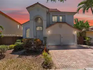 Spacious Family Home with Pool