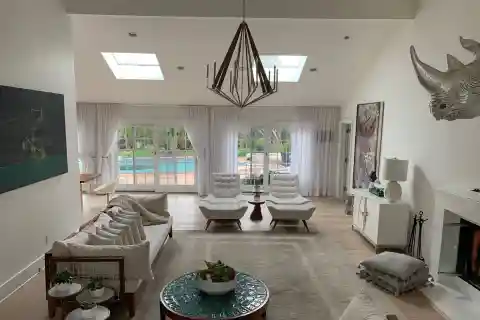 Refined Hamptons Living Meets Effortless Summer Comfort