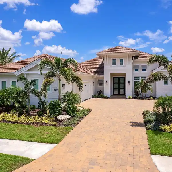 LUXURY LAKEFRONT HOME WITH PRIVATE GUEST CASITA